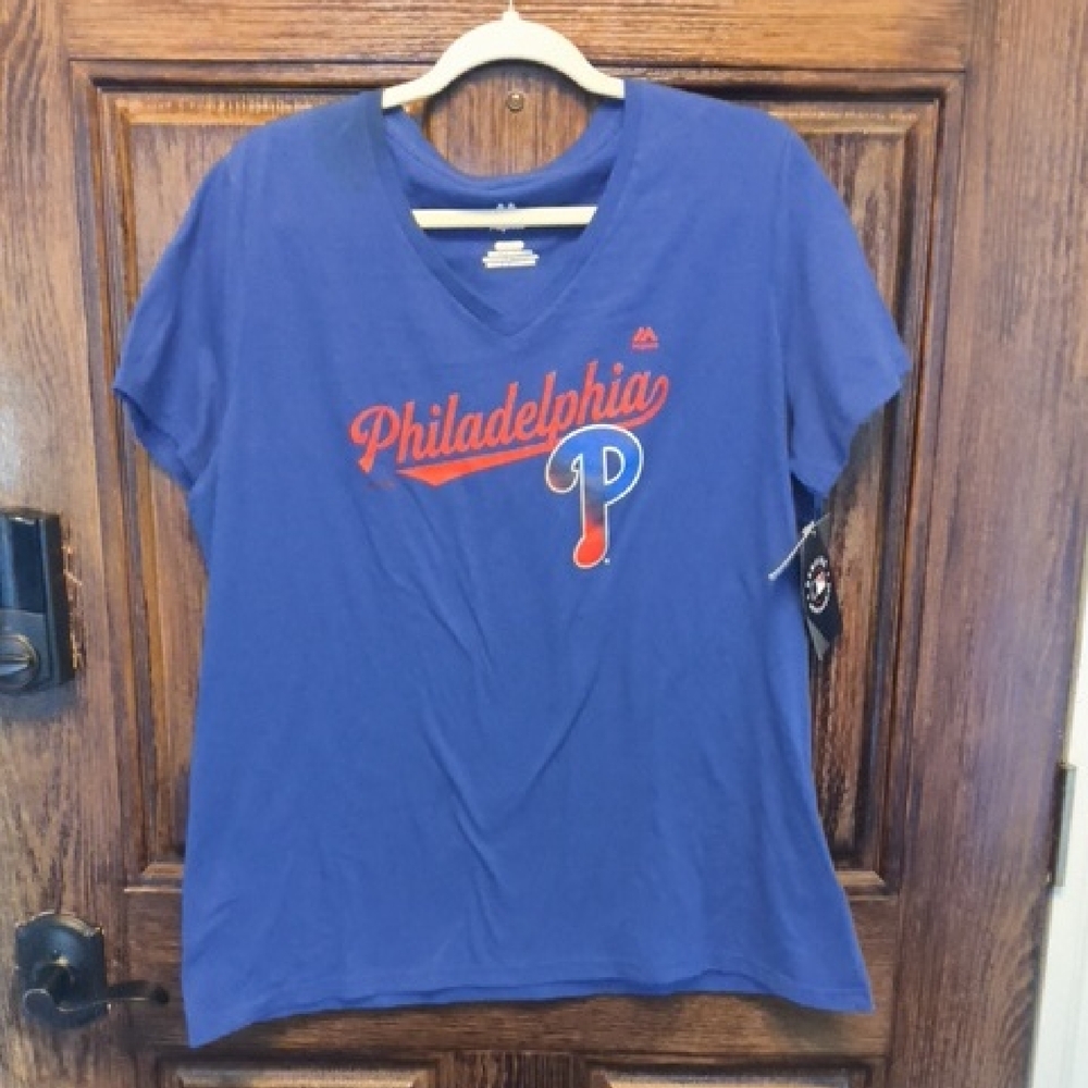 Philadelphia Phillies XL Vneck Woman's tee.